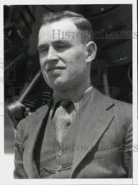 1929 Press Photo PIlot Lieutenant Harold Bromley arrives in Burbank,  California