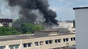 Zeci de locatari au fost evacuați, câțiva dintre ei au avut nevoi. Incendiul Din Cartierul Militari BucureÈ™ti A Fost Localizat Isu Nu Mai ExistÄƒ Posibilitatea De Propagare
