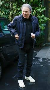 Il se passe toujours quelque chose ce 19 juin, cyril hanouna annonce son intention de recruter eric zemmour et pascal praud, pour sa. Tops Et Flops L Actu Des Stars En Images