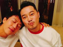 Tôn Lệ hả hê dìm hàng khi ông xã Đặng Siêu già nua trông giống ông nội