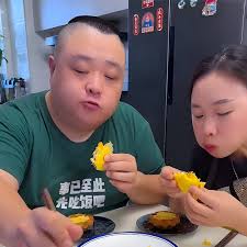 I Am Waiting to Watching Husband And Wife Eating Food Show Ep10257