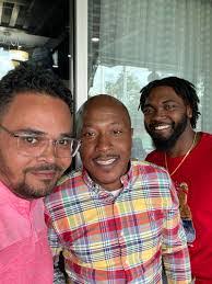 Sean Goins's Instagram, Twitter & Facebook