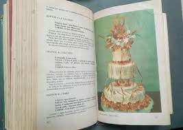 Un recetario argentino debía incluir las empanadas , el locro ,asado entre otras comidas.pero se debía preservar a otros cocineros que le dieron sabor a nuestra comida y a las tardes de nuestra infancia. Petrona C De Gandulfo El Libro De Dona Petrona Mercado Libre