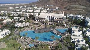 How far is the nearest beach? Hotel H10 Rubicon Palace Turismo Lanzarote