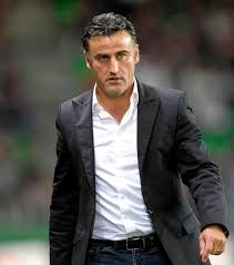 Bienvenue sur la page de christophe galtier aujourd'hui entraineur du losc lille ��. Chine Christophe Galtier L Entraineur Sortait Une Valise Et Nous Donnait Une Flopee De Billets