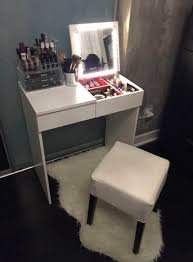 You can transform your outdated vanity with concrete for less than $50! Makeup Vanity Diy Cheap Dressing Tables 19 Super Ideas Bedroom Diy Home Decor Cheap Home Decor