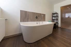 Auralum badewannenarmatur mit 5 funktionen handbrause, klassisch badewanne duschset duschsystem armaturen für badewanne und bad. Bad Referenzbad Marmor Und Holz Freistehende Badewanne Armatur Nowak Gmbh Bergisch Gladbach