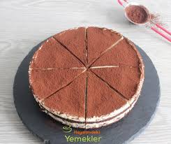 Deneyeceklere şimdiden afiyet olsun.i̇talyan tatlısı olan ve orijinalinde mascarpone peyniri ile yapılan, günümüzde ülkemizde de yaygın bir şekilde labne peyniri ile yapılabilen lezzetli bir tatlıdır tiramisu. Kek Ile Yapilan Tiramisu Tarifi Resimli Yemek Tarifleri Hayalimdeki Yemekler