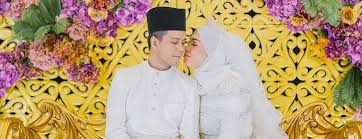Izreen meminta individu tersebut berfikir sekiranya bekas suami duduk serumah demgan wanita yang belum sah menjadi isteri, kemudian membawa anak kami dah agak dah, mesti ada sebab mengapa izreen azminda bertindak sedemikian. 24 Foto Selepas Setahun Berkahwin Izreen Azminda Dan Suami Adakan Majlis Persandingan