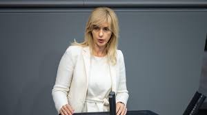 Das geht aus einer am donnerstag in berlin. Fdp Politikerin Alt Will Auf Eu Nachbarn Zugehen Zdfheute