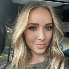 Amanda Lipski's Instagram, Twitter & Facebook