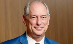 Pivô de crise no bolsonarismo, Ciro Gomes se diz ‘honrado’ com apoio do PL