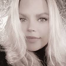 Who are recommended professional painters for a townhouse in Oshawa?