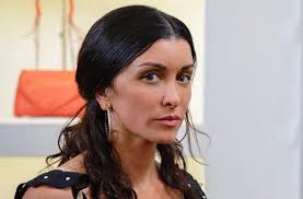 Synopsys de le temps est assassin. Le Temps Est Assassin Tf1 Series Films Jenifer C Etait Jouissif De Jouer La Folie