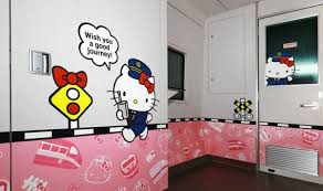 Cukup cari tiket kereta api online, periksa tanggal dan jadwal kereta sesuai keinginan, reservasi tiket kereta sudah di depan mata. Foto Gemas Ini Kereta Hello Kitty