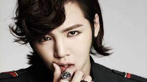 張根碩) is a south korean actor and singer.he is best known for starring in the korean television dramas beethoven virus (2008), you're beautiful (2009), mary stayed out all night (2010), love rain (2012), pretty man (2013), the royal gambler (2016) and switch (2018). Jang Geun Suk Jang Keun Suk Jang Geun Suk Korean Actors