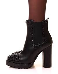 Minelli bottines daim clouté noir t 38 be. Chaussures Femme Bottines Noires A Talons Et Details Cloutes