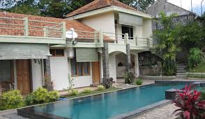 Both business travelers and tourists can enjoy the hotel's facilities and services. Daftar Villa Murah Di Malang Terminal Nya Arek Malang