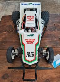 Jacking bolt style hub buster