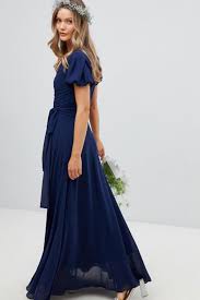 Del mismo modo que en la elección de los vestidos de novia más adecuados y de los zapatos de novia se pone especial mimo y se presta gran atención a todas. Protocolo De Bodas Como Vestir Y Que Puedes Llevar