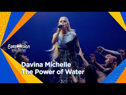 Davina michelle (25) heeft talloze bekende en onbekende kijkers van het eurovisie songfestival vanavond weggeblazen met een spectaculair optreden tijdens de pauze van de eerste halve finale. Lgrqvepytvhdfm