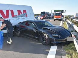 Initially founded as jochen dauer racing in 1987, the racing team had several years of participation in the german supercup and european interserie championships. A5 Walldorf Massenkarambolage Mit Sportwagen Mehrere Verletzte Region
