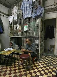 Die kleinste wohnung hat 2 zimmer, das größte objekt 4. Armut In Hongkong Der Kafig Als Letztes Zuhause Wirtschaftspolitik Faz