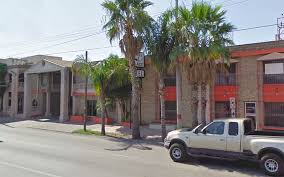 La ciudad tiene 425,025 habitantes según el censo de 2020. Cartel Attacks Hotel Kills Police Officer In Nuevo Laredo