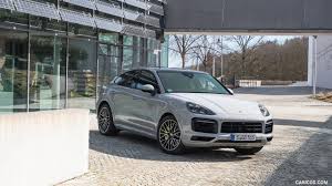 Price details, trims, and specs overview, interior features, exterior design, mpg and mileage capacity, dimensions. 2020 Porsche Cayenne Turbo S E Hybrid Coupe Front Three Quarter Caricos