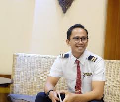 Facebook is showing information to help you better understand the purpose of a page. Pilot Ganteng Ini Bakal Bikin Hati Kamu Lupa Mendarat