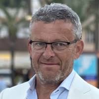 100+ "Robert Blom" profiles