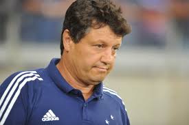 Deu vergonha, foi abaixo da crítica': Adilson pede desculpas à torcida do  Cruzeiro e admite rever pontos do trabalho