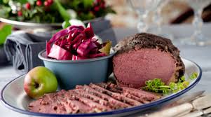 After evening meal on christmas eve the kitchen table was again set and on it were placed a loaf of bread filled with caraway seeds and raisins, a pitcher of milk and a large lit candle. Holiday Feast In Ireland Top 8 Irish Christmas Foods You Ll Spot On The Dinner Table