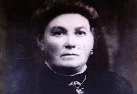 Selina Hampton's Instagram, Twitter & Facebook