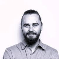 Elizabeth Faron's Instagram, Twitter & Facebook