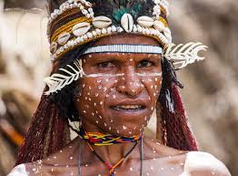 La Tribù Di Dani Man Dani Getta L'anello Per Il Tiro Di Giavellotto  Immagine Editoriale