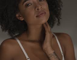 Corazon Woman Projects :: Photos, videos, logos, illustrations and branding  :: Behance