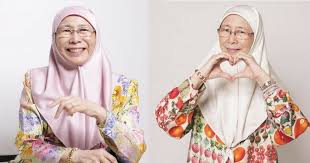 Dr wan azizah has been in post since may and holds a second portfolio as the minister of women, family and community development in the new. Aura Datin Seri Wan Azizah Santun Berbaju Kurung Dengan Hijab Kelepet Lekap Di Dahi Curi Perhatian Sepanjang Pru14 Hijabista