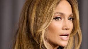 Η νέα λαμπερή εμφάνιση της Τζένιφερ Λόπεζ στο ντεμπούτο του Τζορτζ Κλούνεϊ  στο Μπρόντγουεϊ