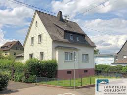 Neben öffnungszeiten, adresse und telefonnummer, bieten wir auch eine route zum geschäft und erleichtern euch so den weg zur nächsten filiale. Hauser Zum Verkauf Ransbach Baumbach Mapio Net