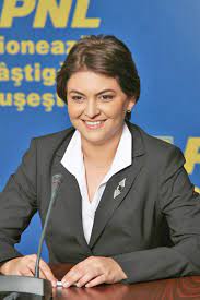 Despre adina valean pe 9am. Norica Nicolai Sufocata Ca Adina Valean E Mai Populara Ca Ea Ziarul National