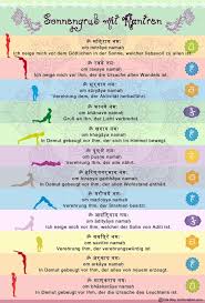 In diesem video praktizieren wir 4 mal den ersten sonnengruß (surya namaskar a) und 3 mal den zweiten (surya namaskar b). Fotomotiv Yoga Sonnengruss Mit Mantren Yogastudio Yogapraxis Yoga Sonnengruss Sonnengruss Yoga Ausbildung