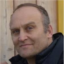 Numerical Solution of the Eikonal and Transport Equations for GRIN Lens  Antennas by Using the Lax-Friedrichs Sweeping Method