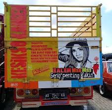 Gambar Kata Di Bak Truk Terbaru 10 Foto Tulisan Di Belakang Truk Yang Bikin Gagal Fokus Di Tulisan Gambar Di Bak Truk Lucu Terlengkap 2017 Di 2020 Truk Lucu Gambar