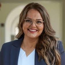 Karen Topper's Instagram, Twitter & Facebook