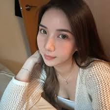 25歲，放棄台灣22K月薪，到新加坡做電子業務， 月薪6萬，開始寫部落格。 26歲，換到新加坡人力仲介公司， 月薪8萬，出版第一本書。  27歲，在新加坡換到行銷公司做經理，月薪10萬。 28歲，升職成為CEO，月薪15萬。 29歲，出版第二本書，開始有被動收入2-3萬/月。 30歲，拿  ...