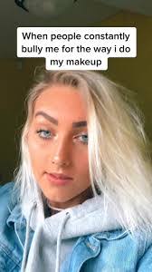 Juliana Schultz's Instagram, Twitter & Facebook