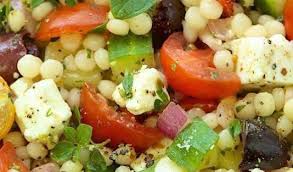 Salade De Couscous Perle Au Feta Olives Kalamata Et Tomates Cerises Roxanne Cuisine Recettes De Katherine Roxanne Veilleux Recipe Feta Cheese Salad Couscous Salad Vegan Quinoa Salad Recipes
