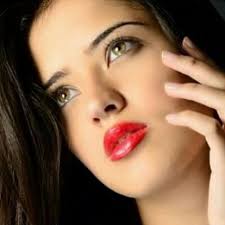 Daniela Cabello (@danicabello12)