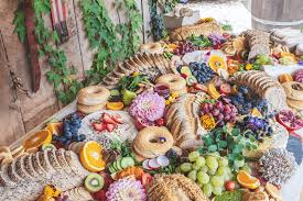 Hier ist die komplette liste aller kosten für eine hochzeit mit beispielen! Kaltes Buffet Ideen Tolle Beispiele Und Tipps Wie Sie Einen Anlockenden Grazing Table Anrichten